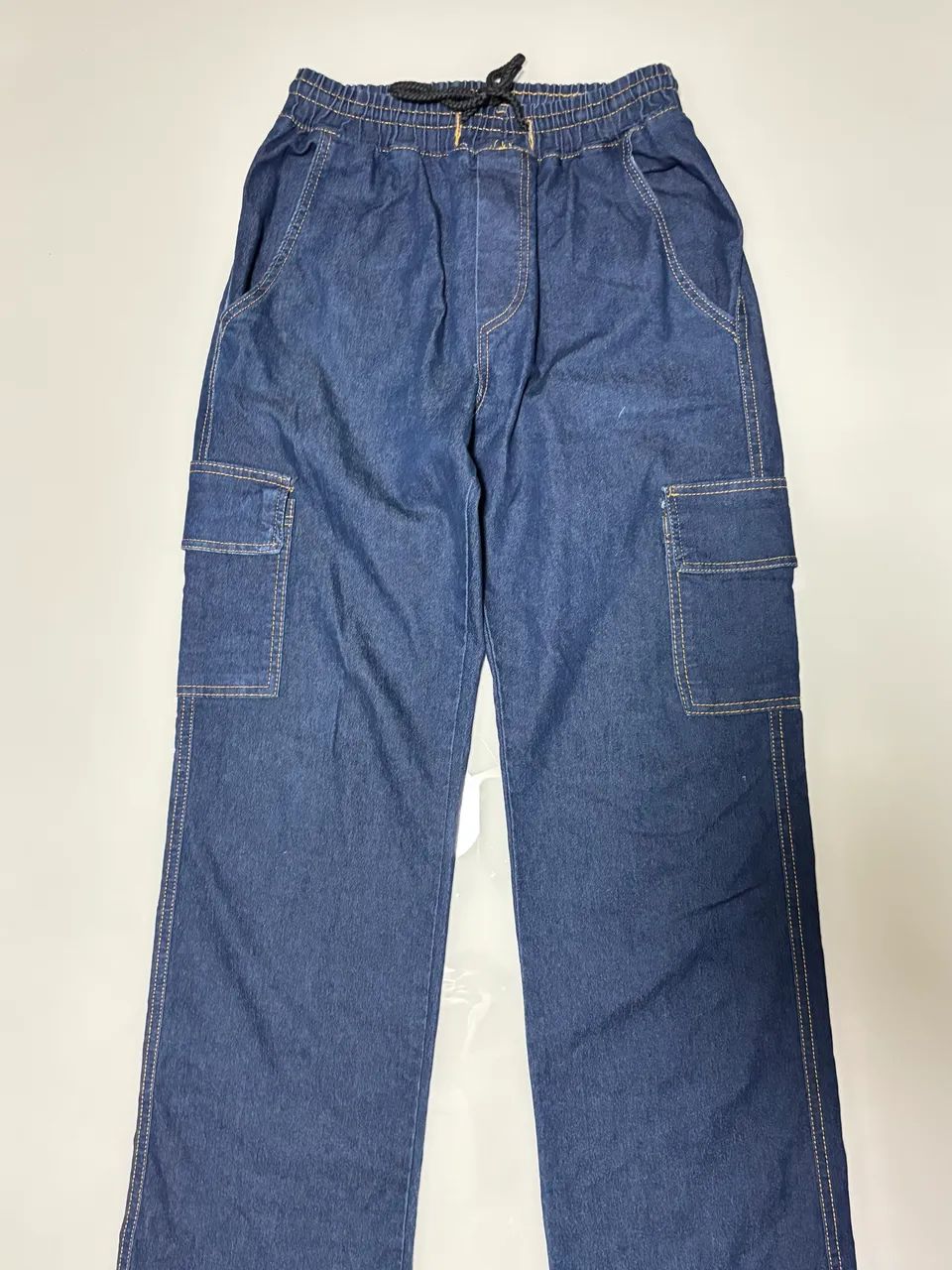 Calça jeans estilo cargo