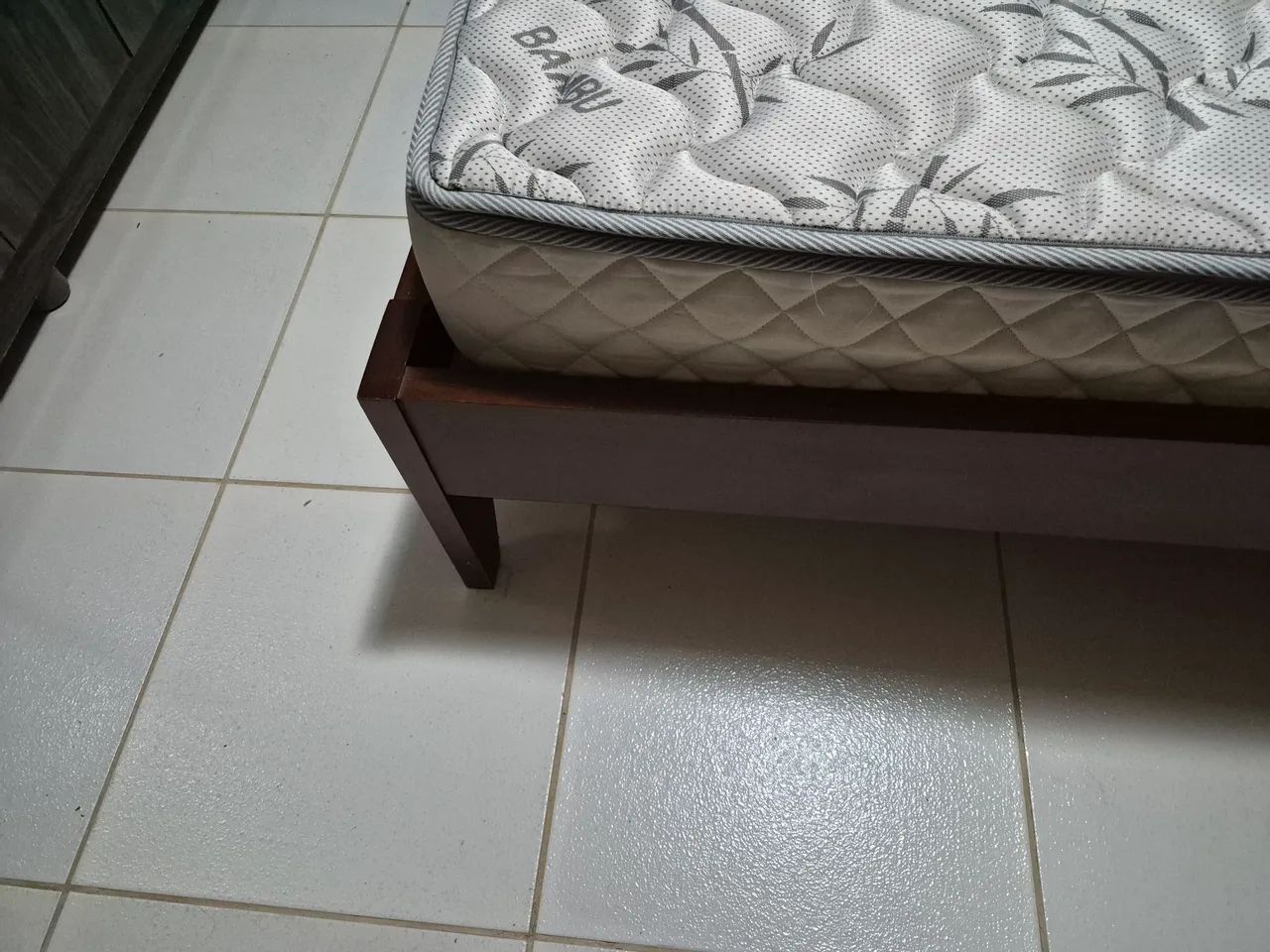 Cama Queen com cabeceira de madeira  - Foto 3