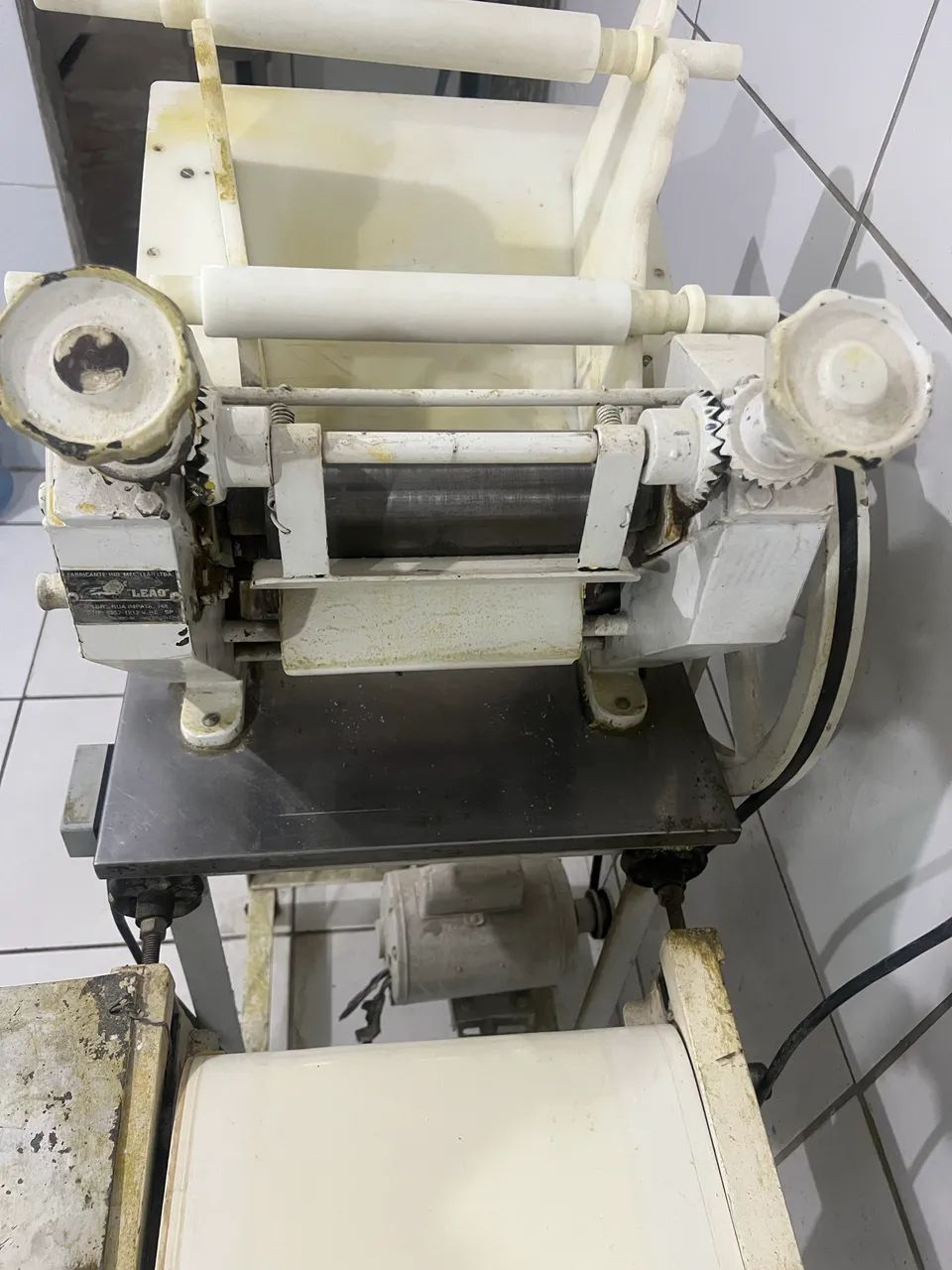 Cilindro  4 rolos ,cilindro leão ,Mechedeira com prença 25 kg - Foto 3