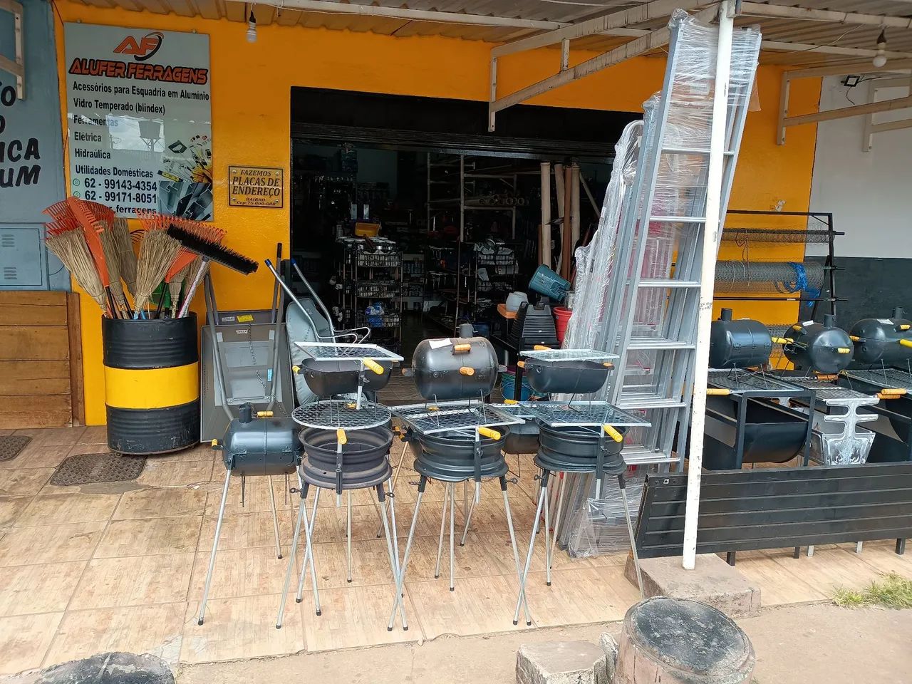 Vende-se Ferragista completa com aluguel acessível