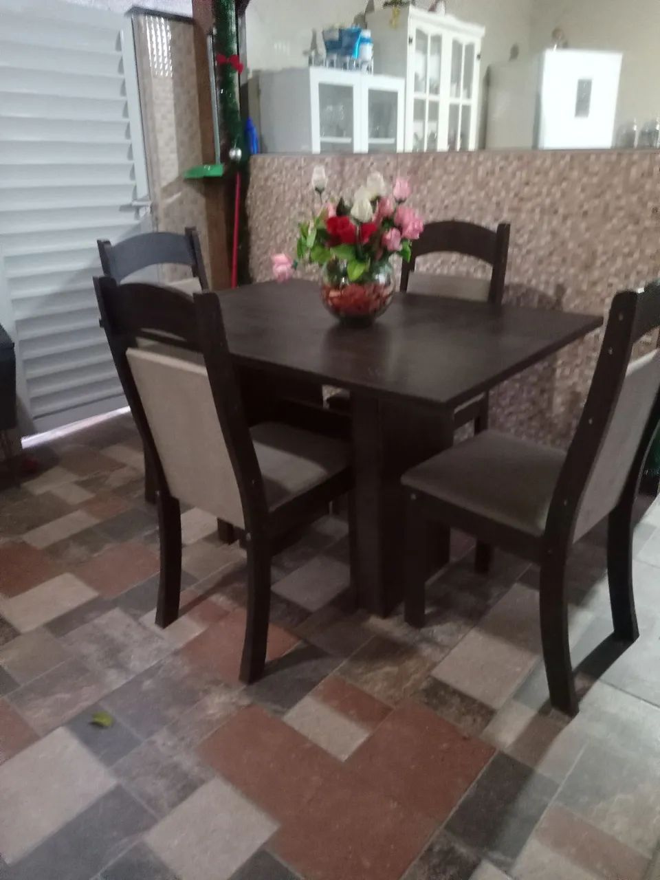 Mesa com 4 cadeiras  - Foto 2