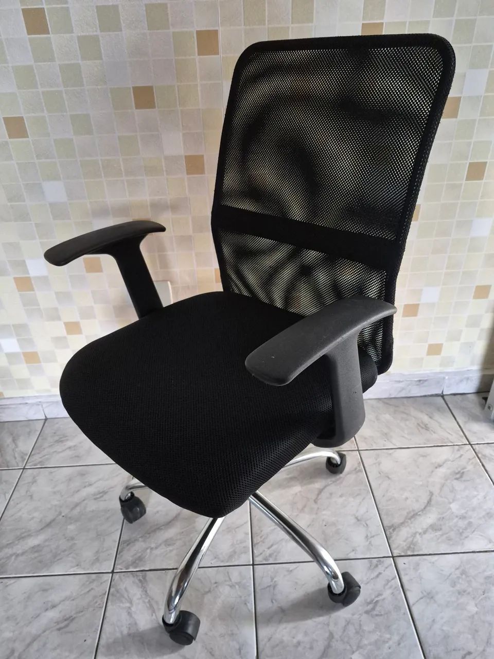 Cadeira Executiva de Escritório (perfeito estado) - Foto 2