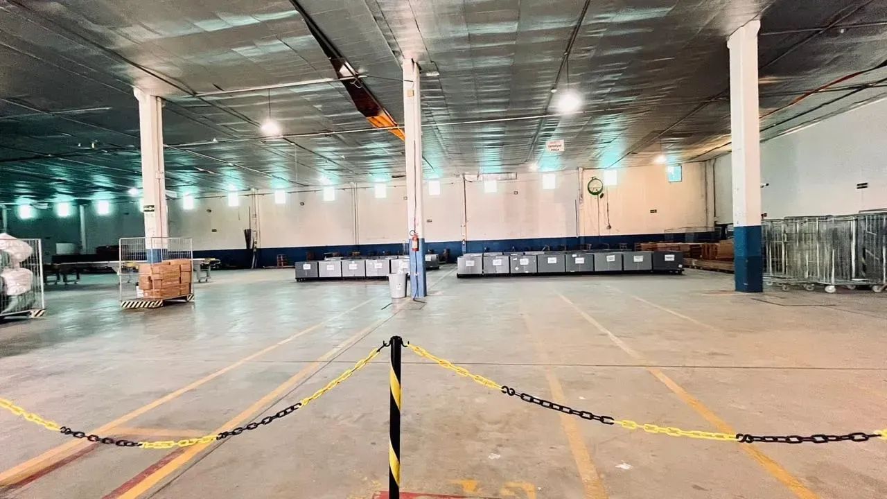 CIC: BARRACÃO LOGÍSTICO EM TERRENO DE 8600m² E PRÉDIO DE 3 ANDARES - Foto 3