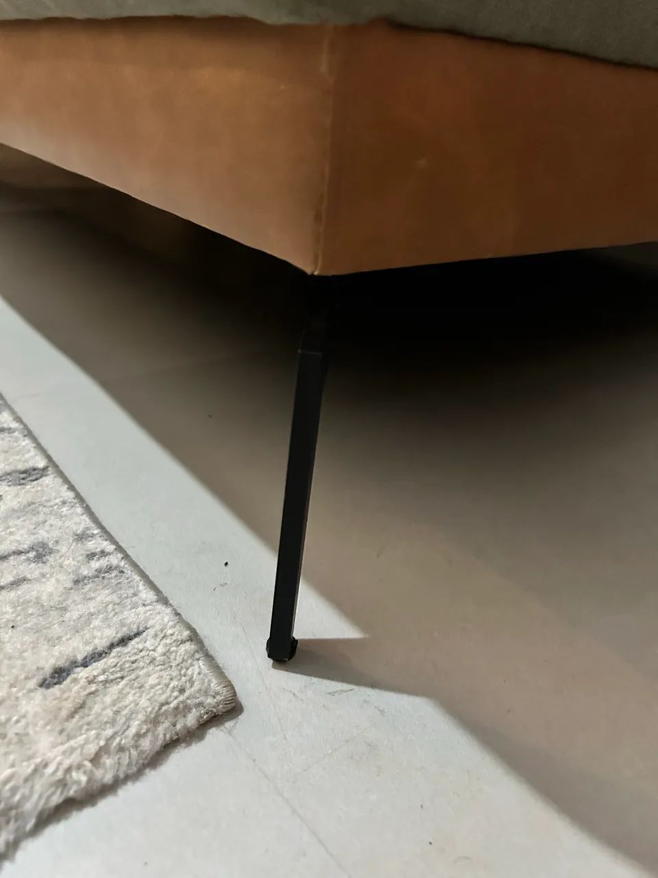 SOFA 2,50M em linho aveludado/ estrutura de madeir - Foto 5