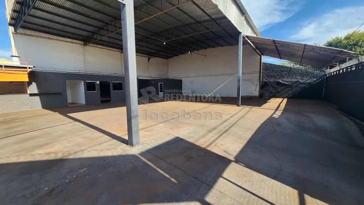 Salão comercial no parque industrial.