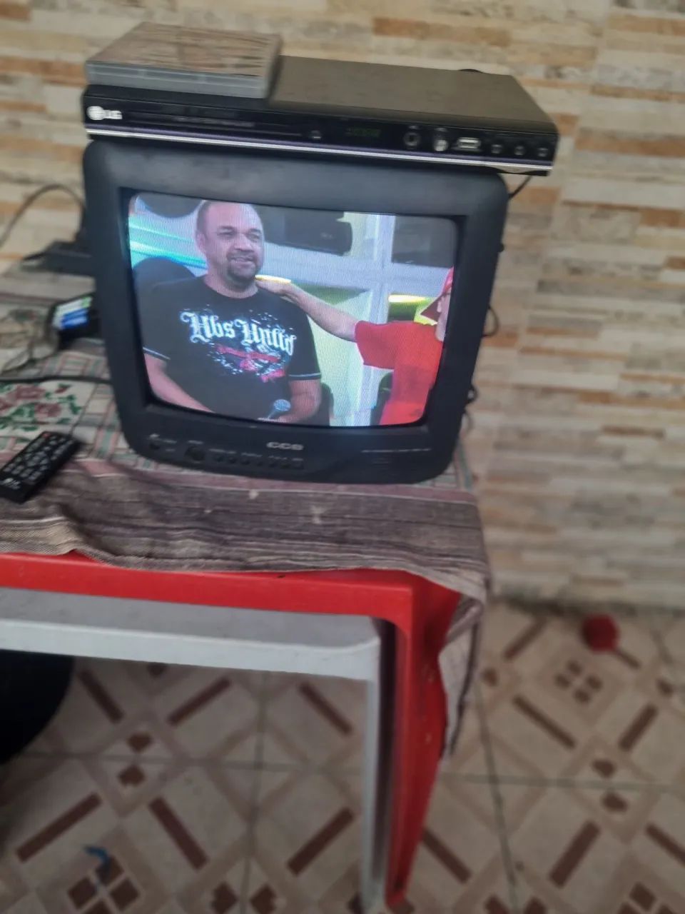 Televisão 14 CCE  - Foto 3