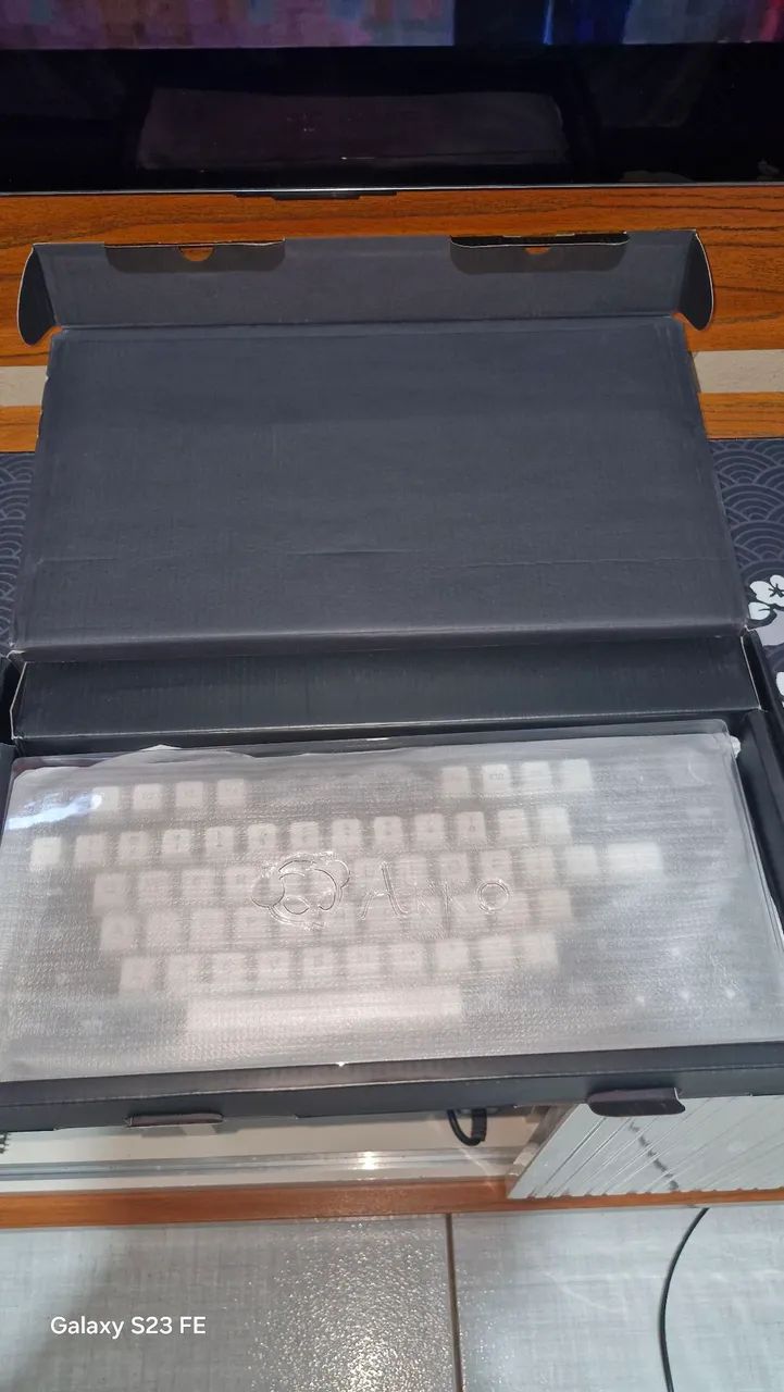 Teclado mecânico akko 5075B Plus - Foto 2