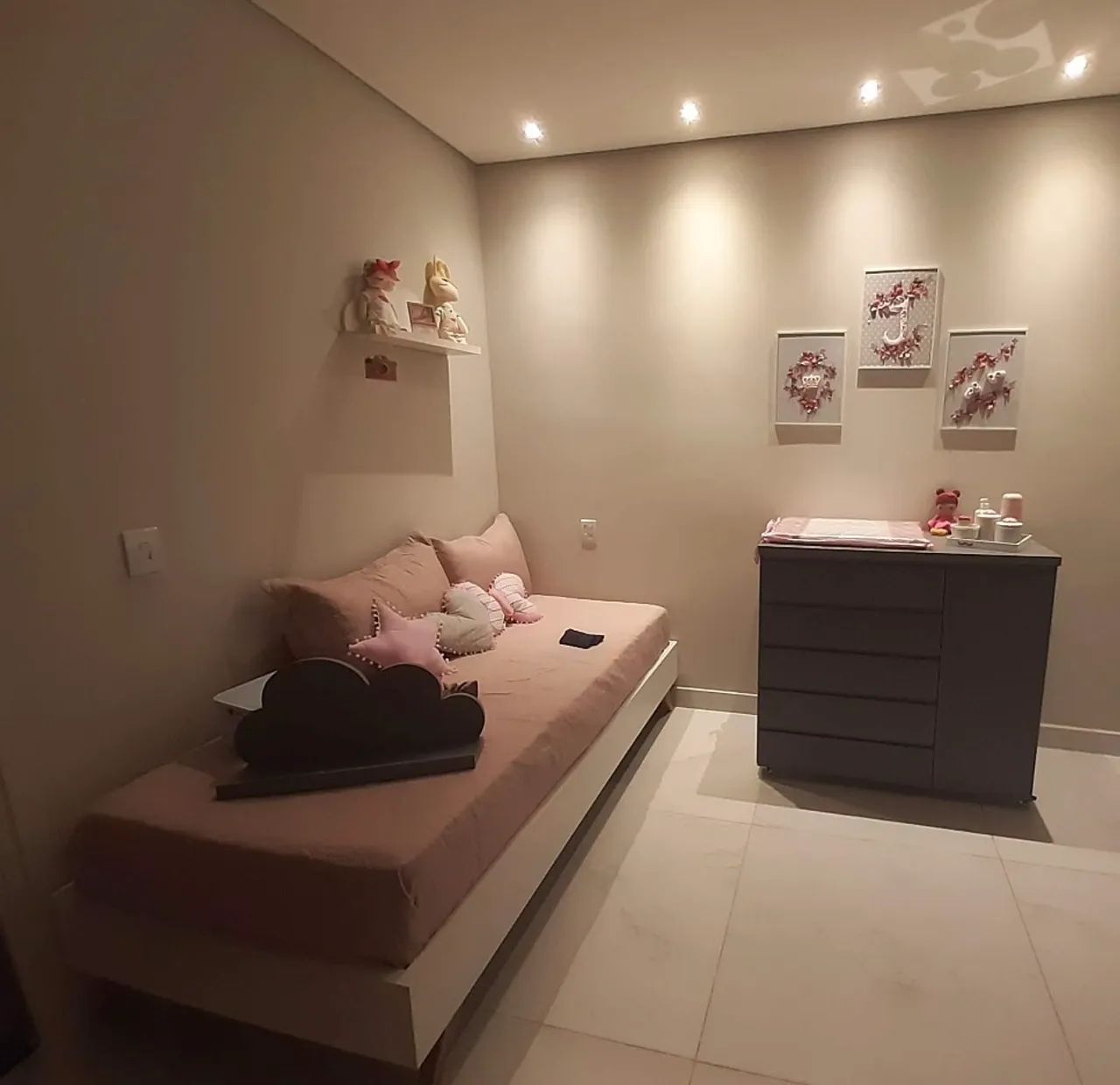 Cama com colchão  - Foto 2