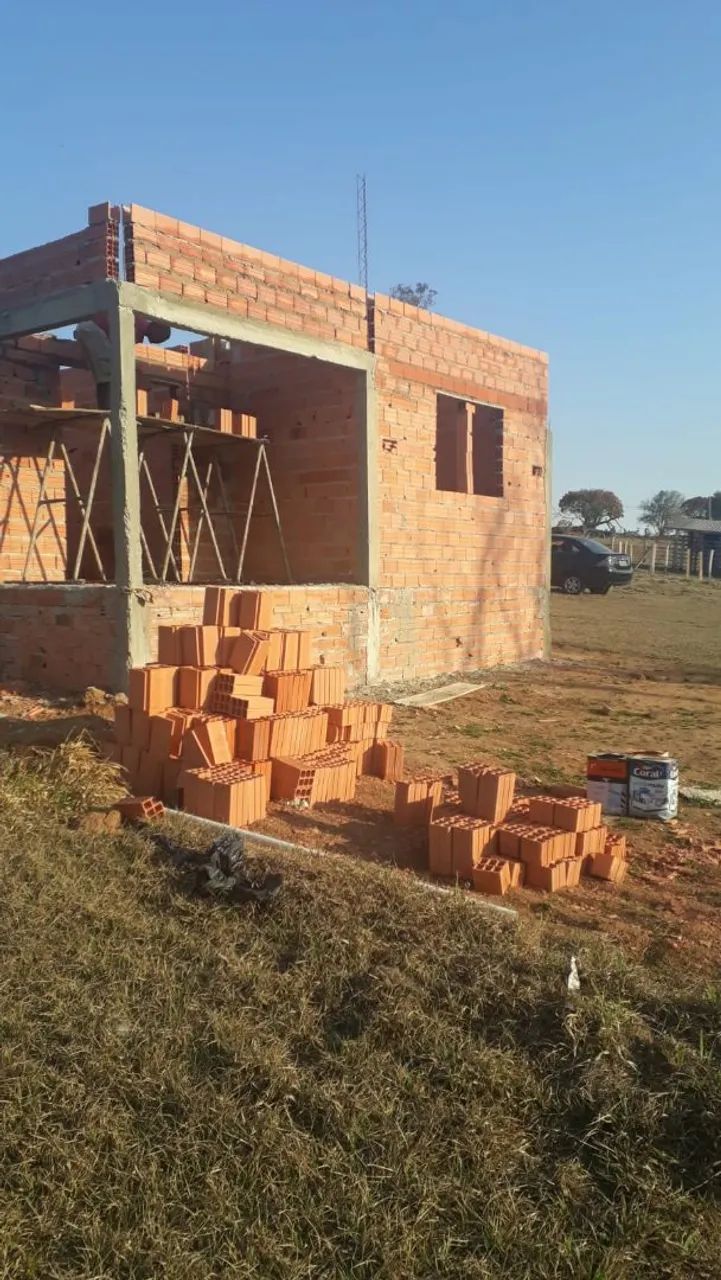 Vendo terreno bairro cercado com chácara em construção 