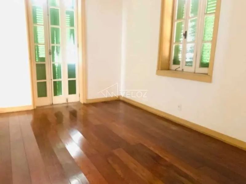 Casa de rua : Duplex / Residencial / Botafogo