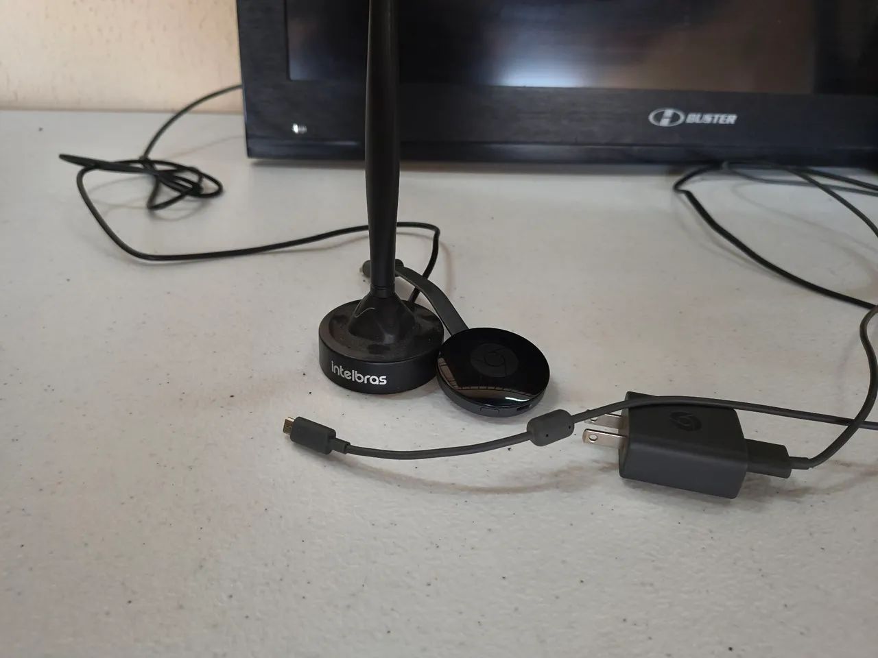 TV 32 polegadas ( VAI COM SUPORTE PARA PAREDE NA CAIXA E CHROMECAST TV INCLUSOS ) - Foto 2