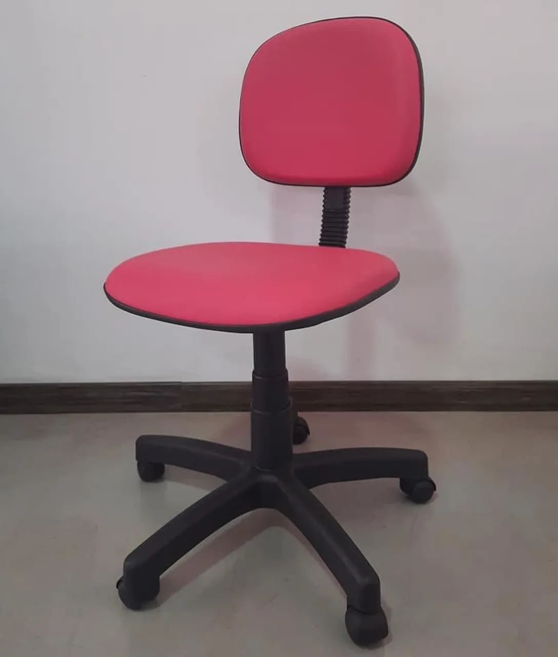 Cadeira giratória para escrivaninha  - Foto 3
