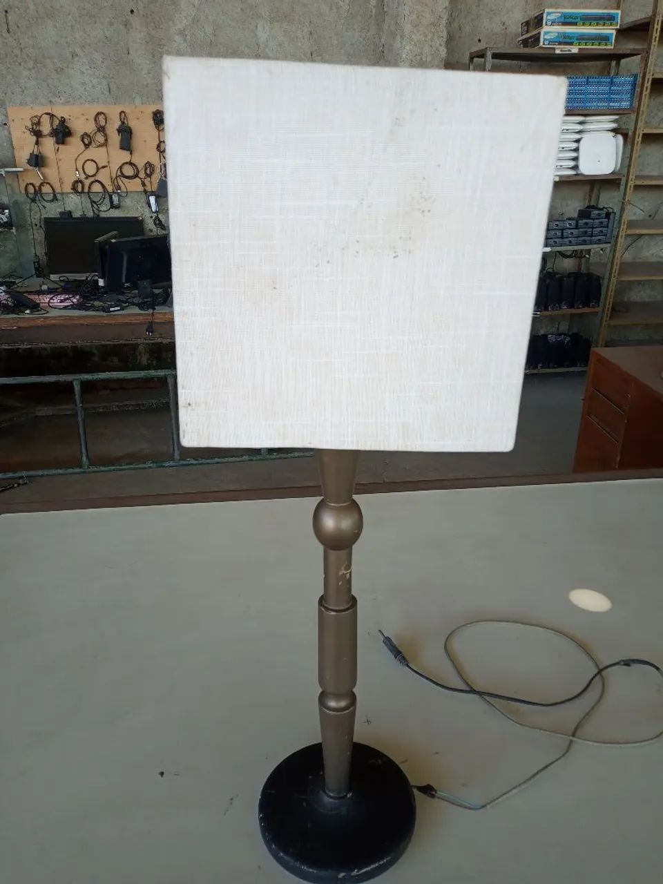 ABAJUR DE MESA