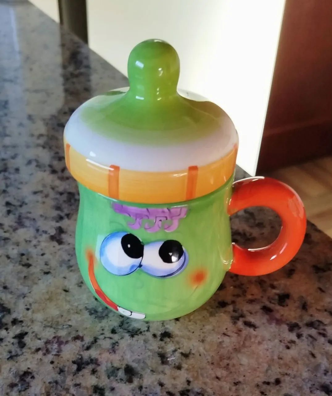 Caneca divertida verde com tampa 