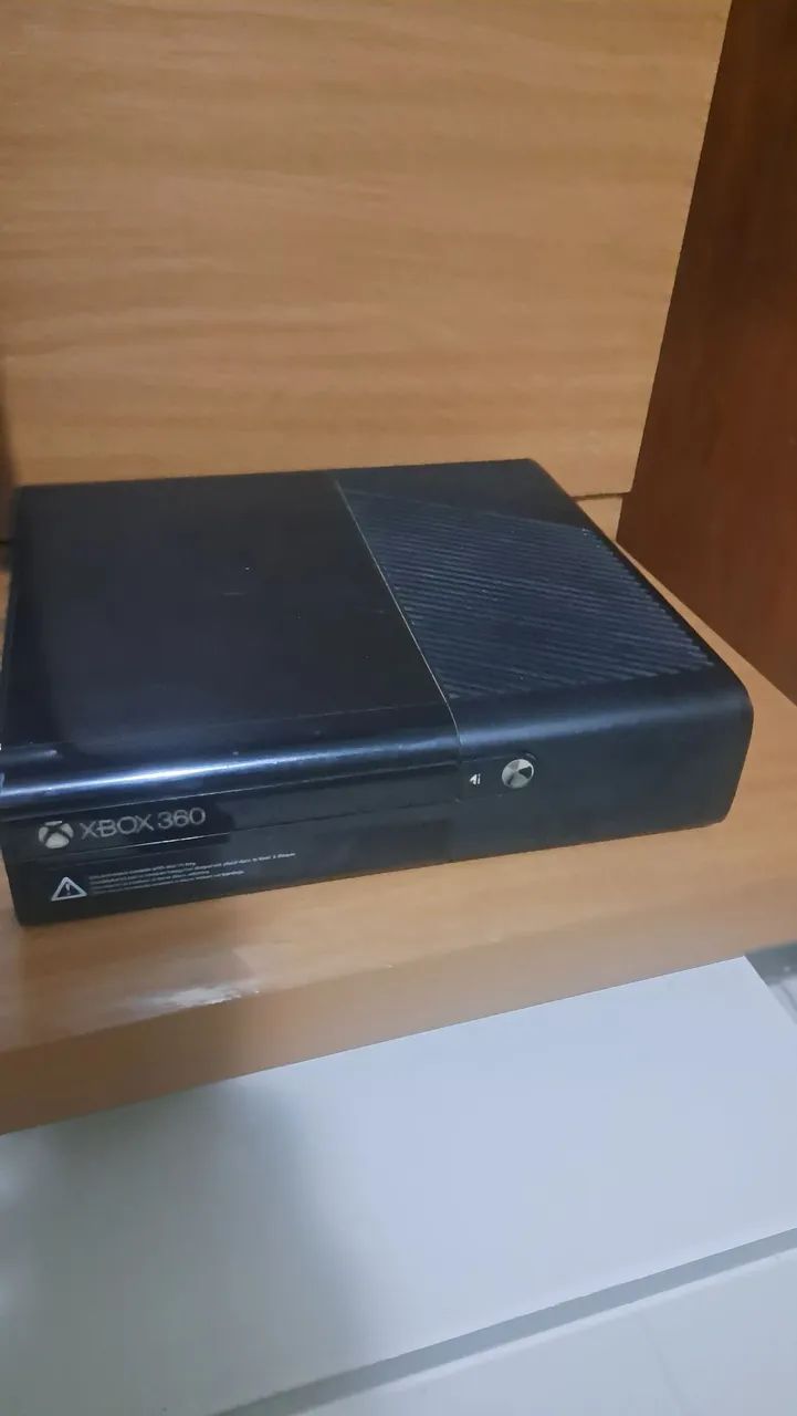 Xbox 360 (Console + Cabos) + Kinect de Brinde!
