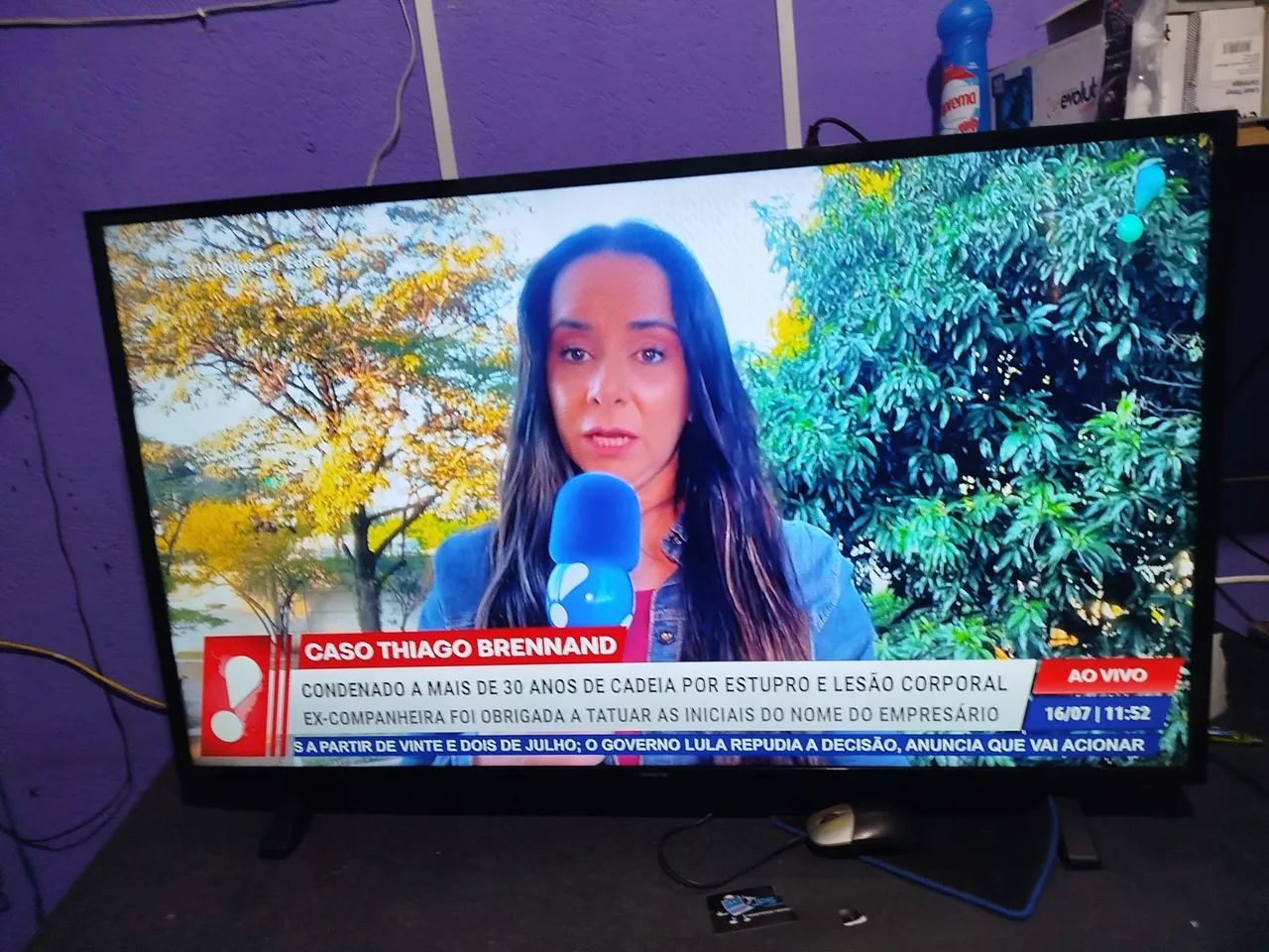 TV Smart 48 polegadas completo com pezinho e controle - Foto 4