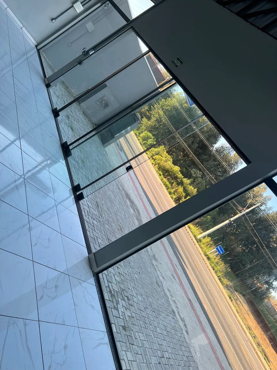 Sala comercial com casa