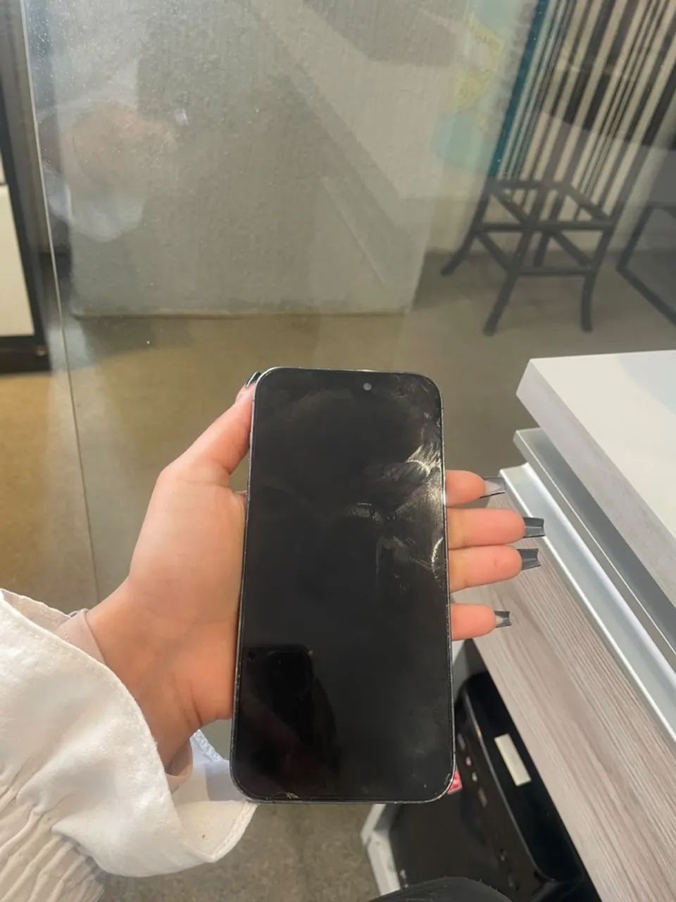 iPhone 14 Pro Max roxo