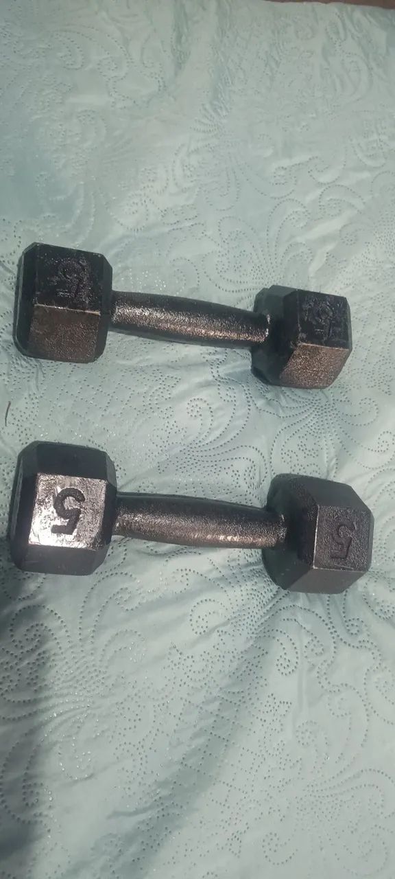 Par de hateres 5 kilos cada para academia ou treinos - Foto 3