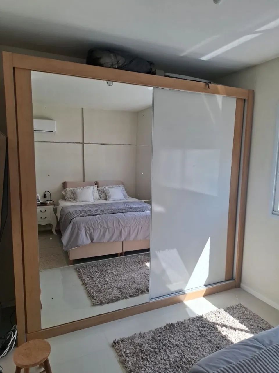Guarda roupa casal com Espelho!