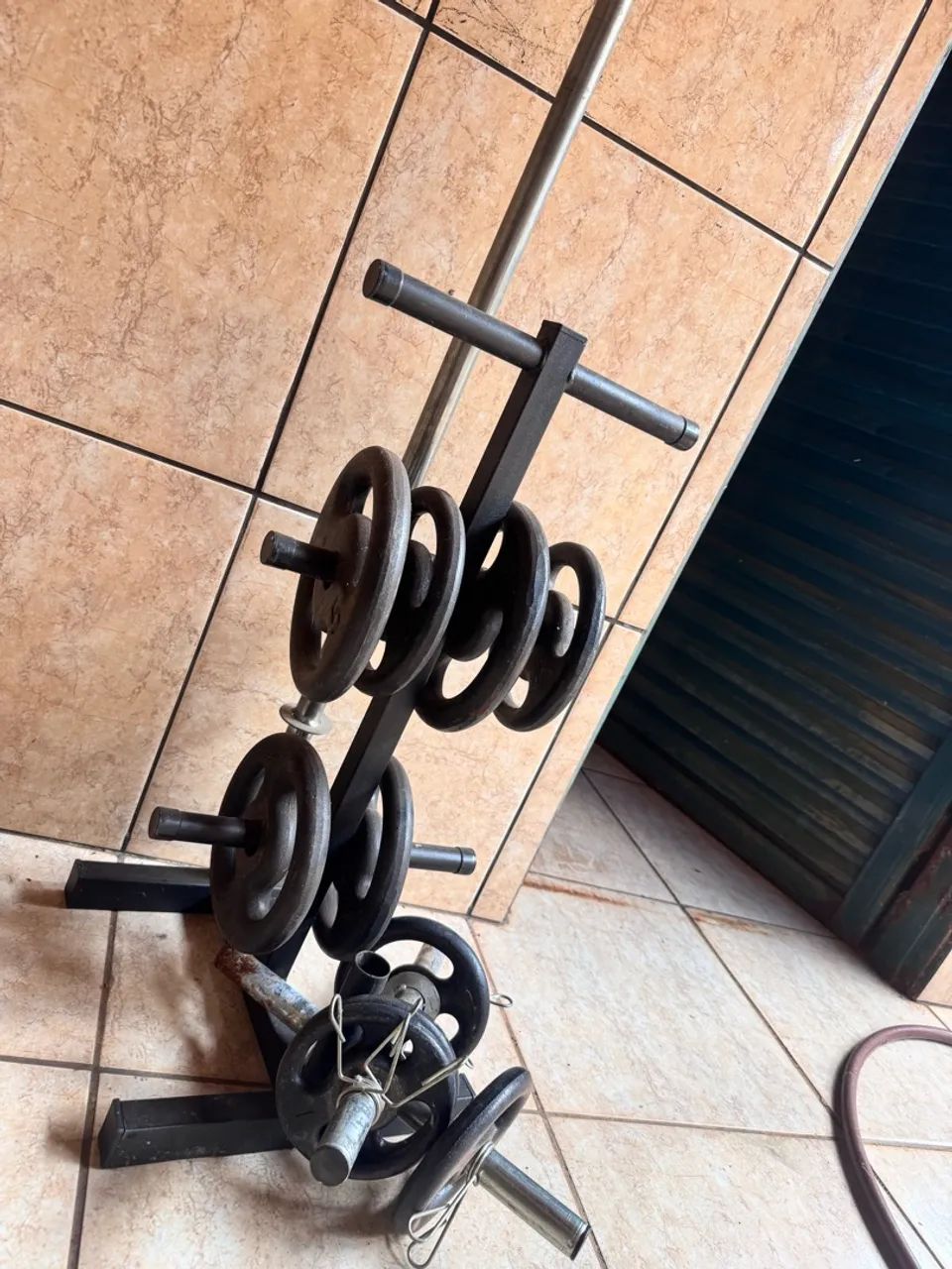 Anilhas E barras 30kg - Foto 2