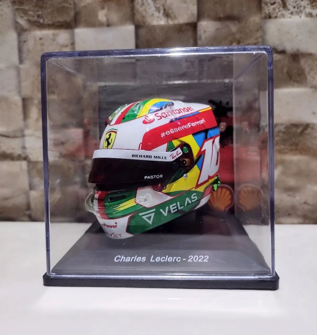 Miniatura Formula 1 Capacete Charles Leclerc Brazil GP 2022
