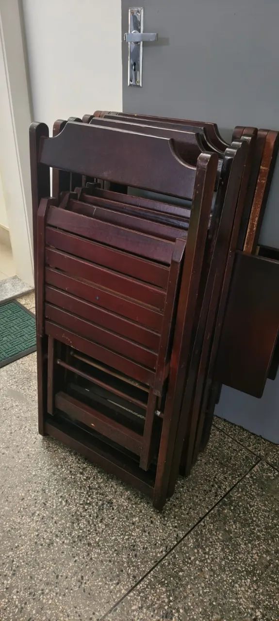 Mesa com 4 cadeiras dobráveis - madeira (cor tabaco) - Foto 3