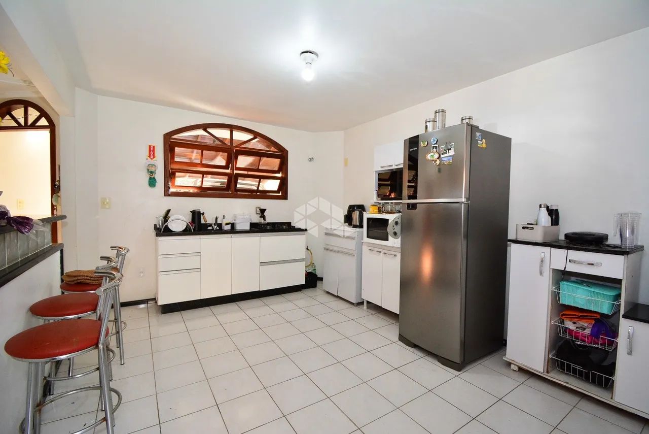 CASA À VENDA NA TRINDADE EM FLORIANÓPOLIS COM 3 DORMITÓRIOS SUÍTE EDÍCULA E 2 VAGAS DE GAR - Foto 3