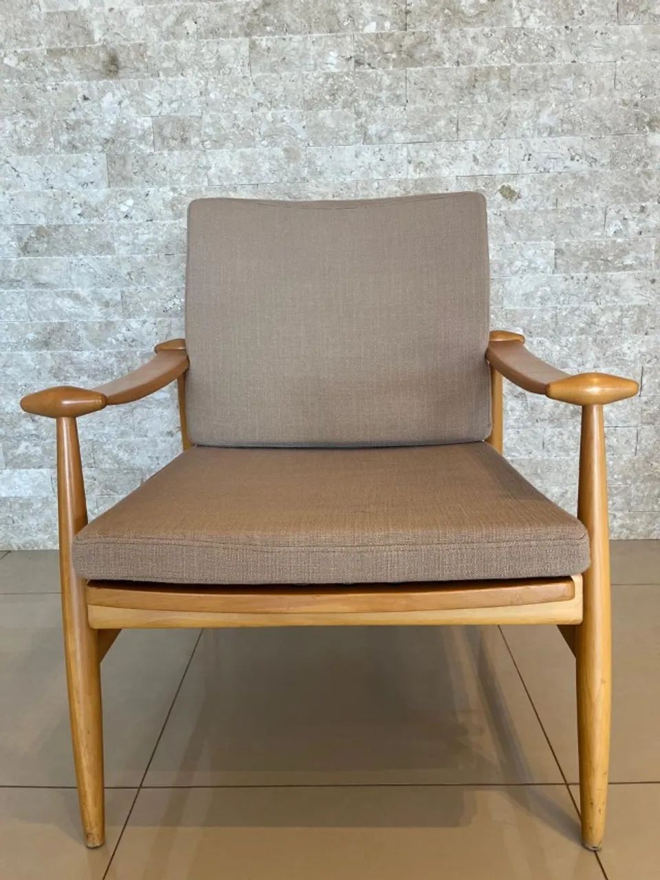Par de Poltronas de Luxo Zilda Design Modernista Linho (2 Unids)