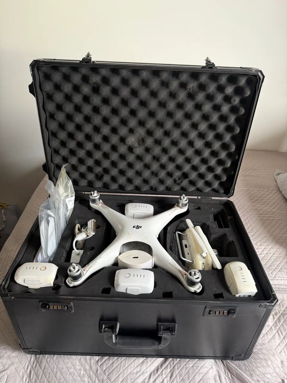 DJI PHANTOM 4 PRO + 4 BATERIAS - Foto 4