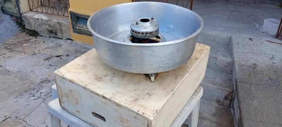Máquina de algodão doce industrial.