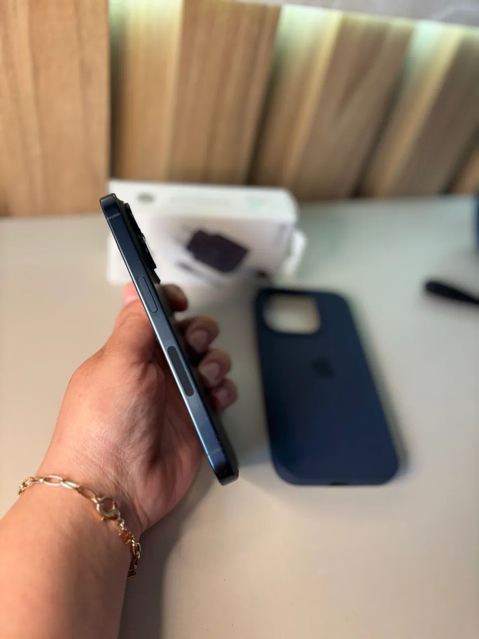 iPhone 15 pro titanium impecável, com 91% de bateria original  - Foto 3
