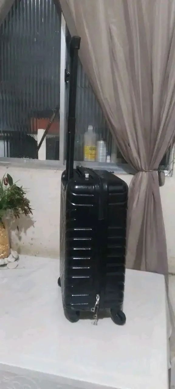 Vendo uma mala de material rígido de 10kg  - Foto 2