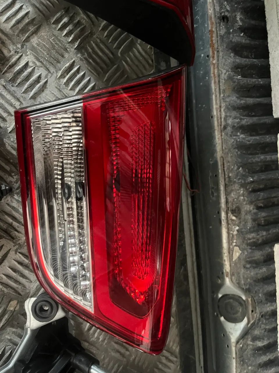 Vendo lanterna traseira dá tampa do Creta 2019 - Foto 2