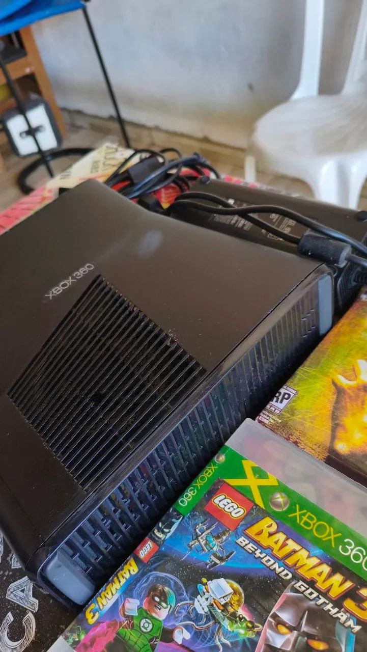 Xbox 360 com 2 controles e 50 jogos  - Foto 3