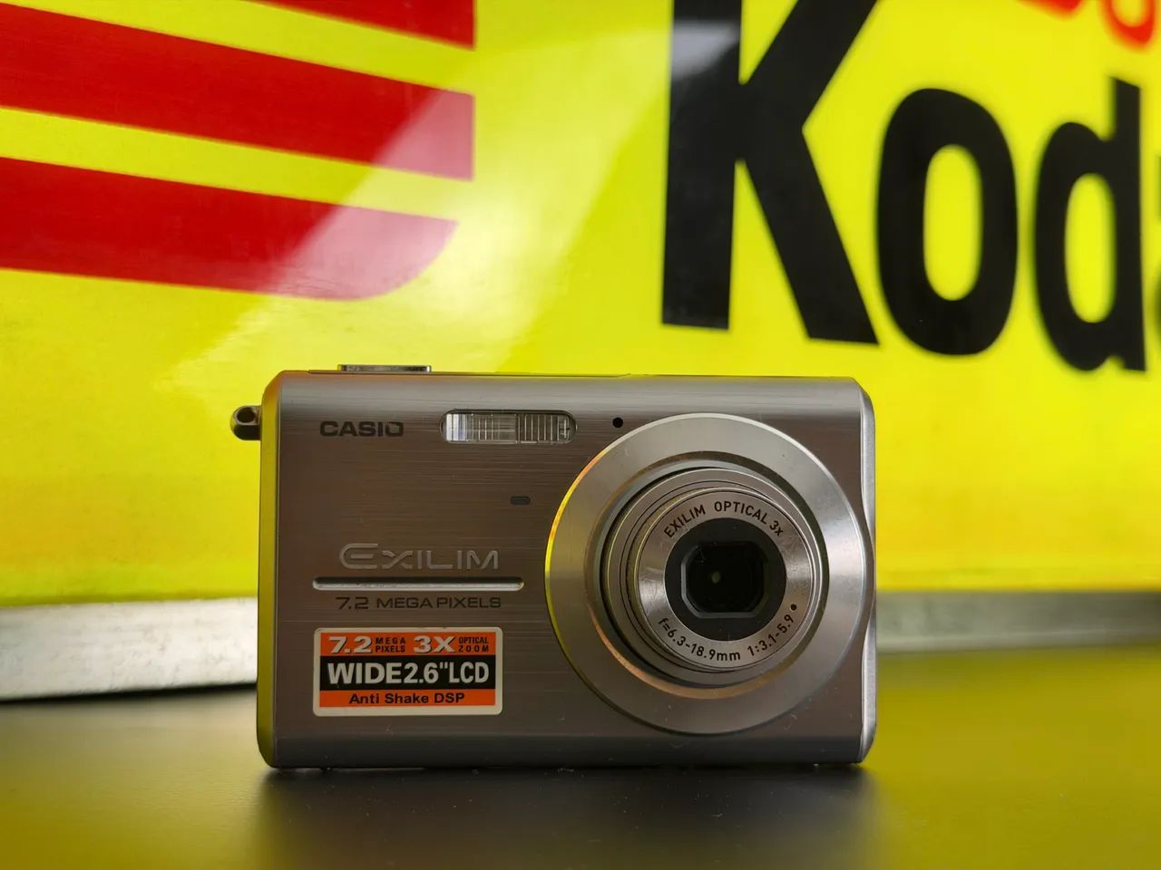 ☆デジカメ☆CASIO EXILIM EXILIM EX-Z75　＃350 Câmera Digital Casio Exilim EX-Z75 - 7.2MP e 3x de zoom (estilo