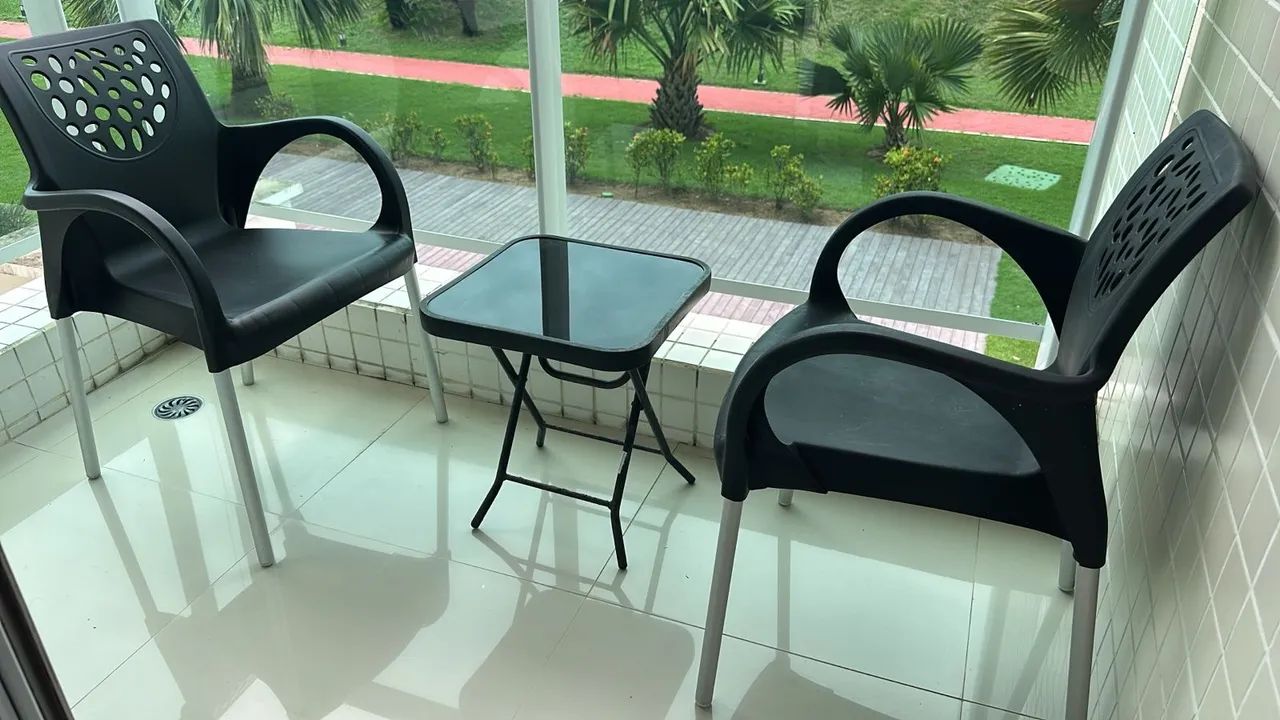A cadeira de plástico com mesa - Foto 2