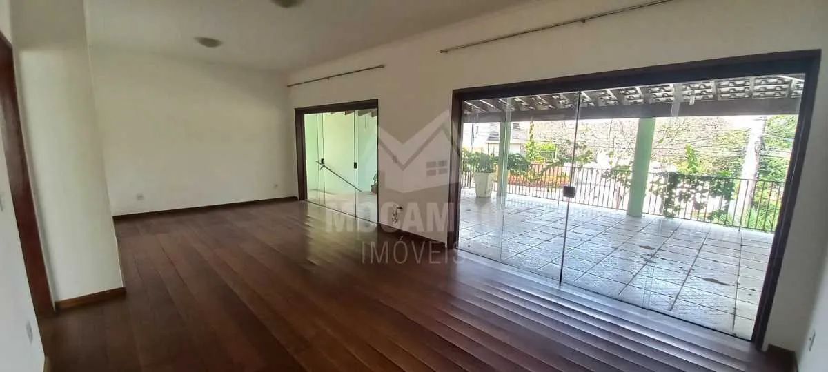 Casa de rua : / Residencial / Nova Itatiba