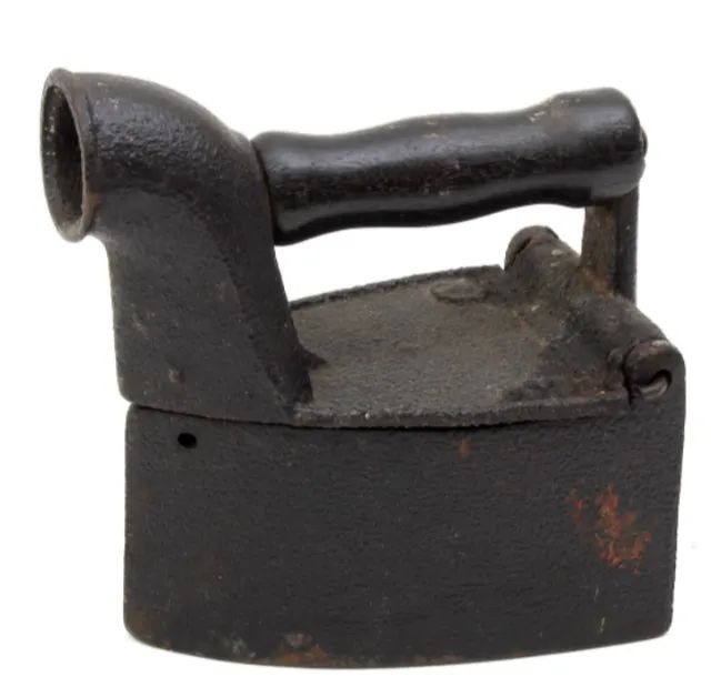 Ferro antigo a carvão 