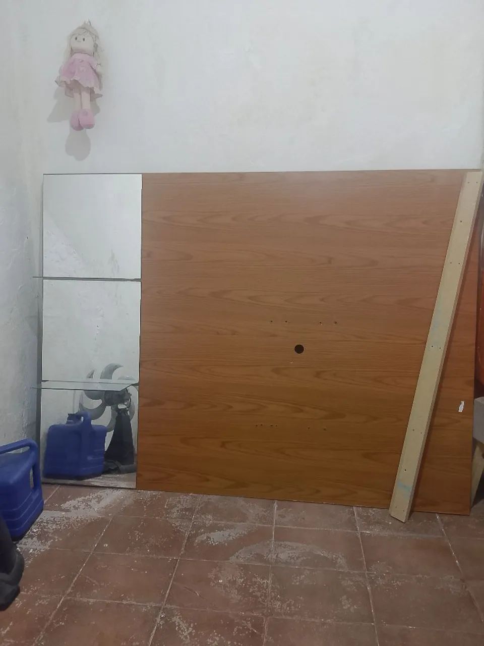 Painel com espelho  e prateleira de vidro - Foto 4