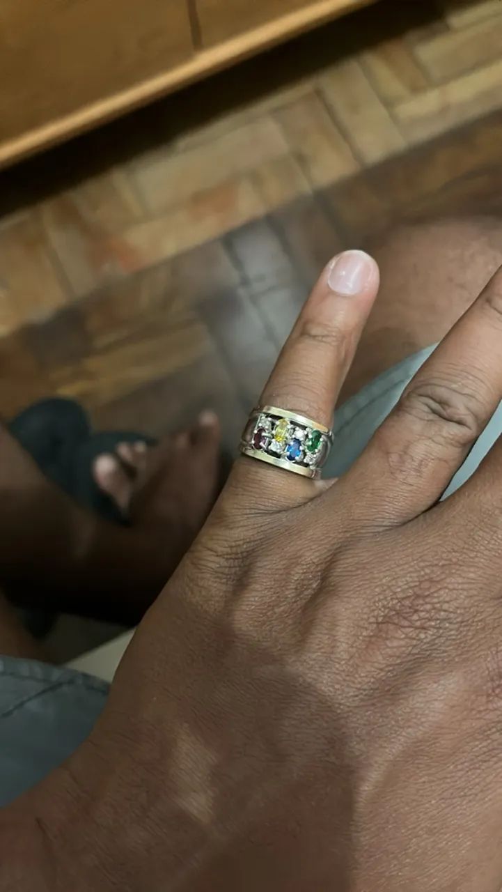 Anel de prata com gemas e detalhe em ouro 