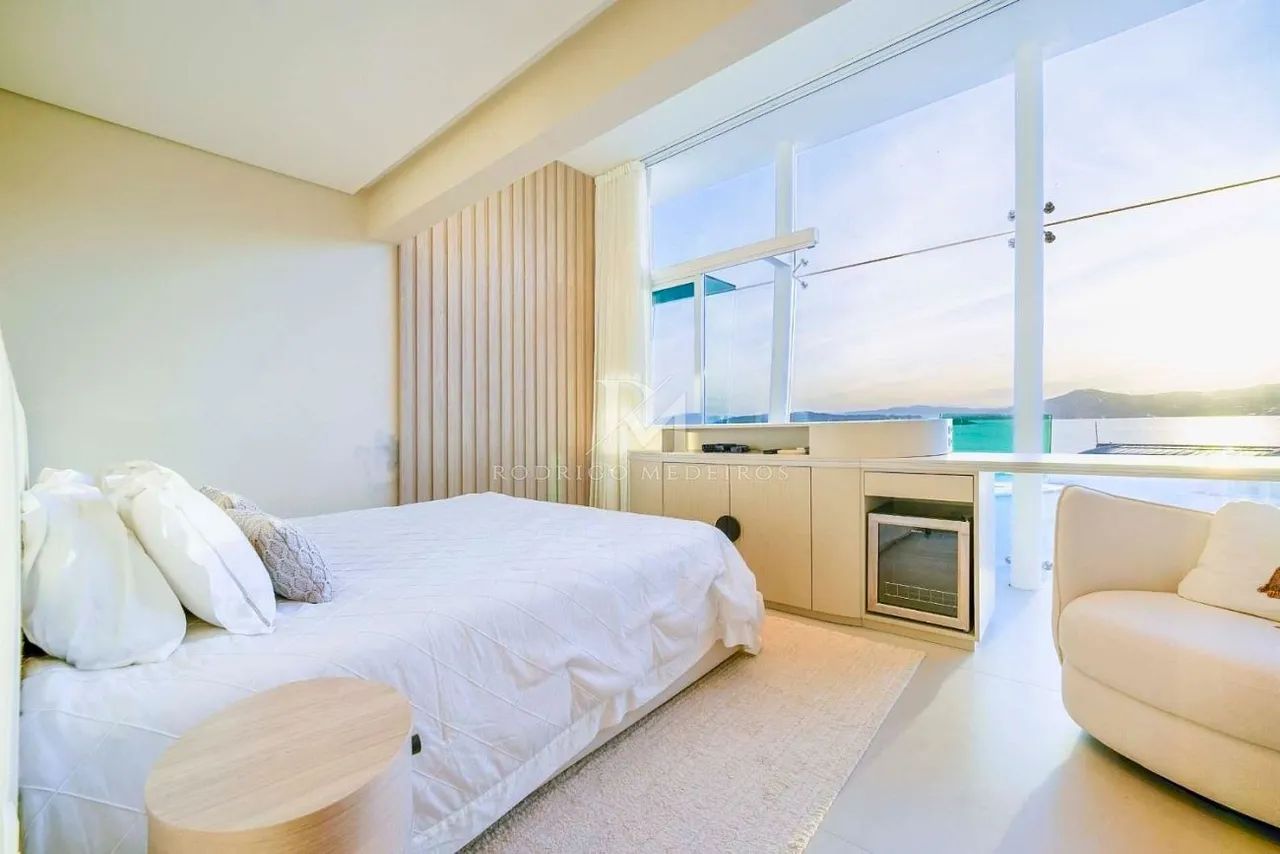 Loft mobiliado com vista mar à venda em Canajurê, Florianópolis