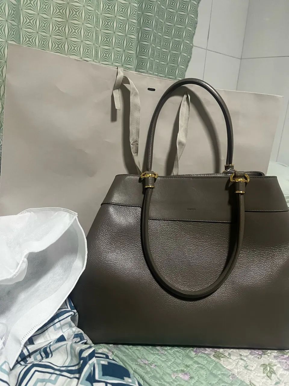 Bolsa Arezzo couro cinza 