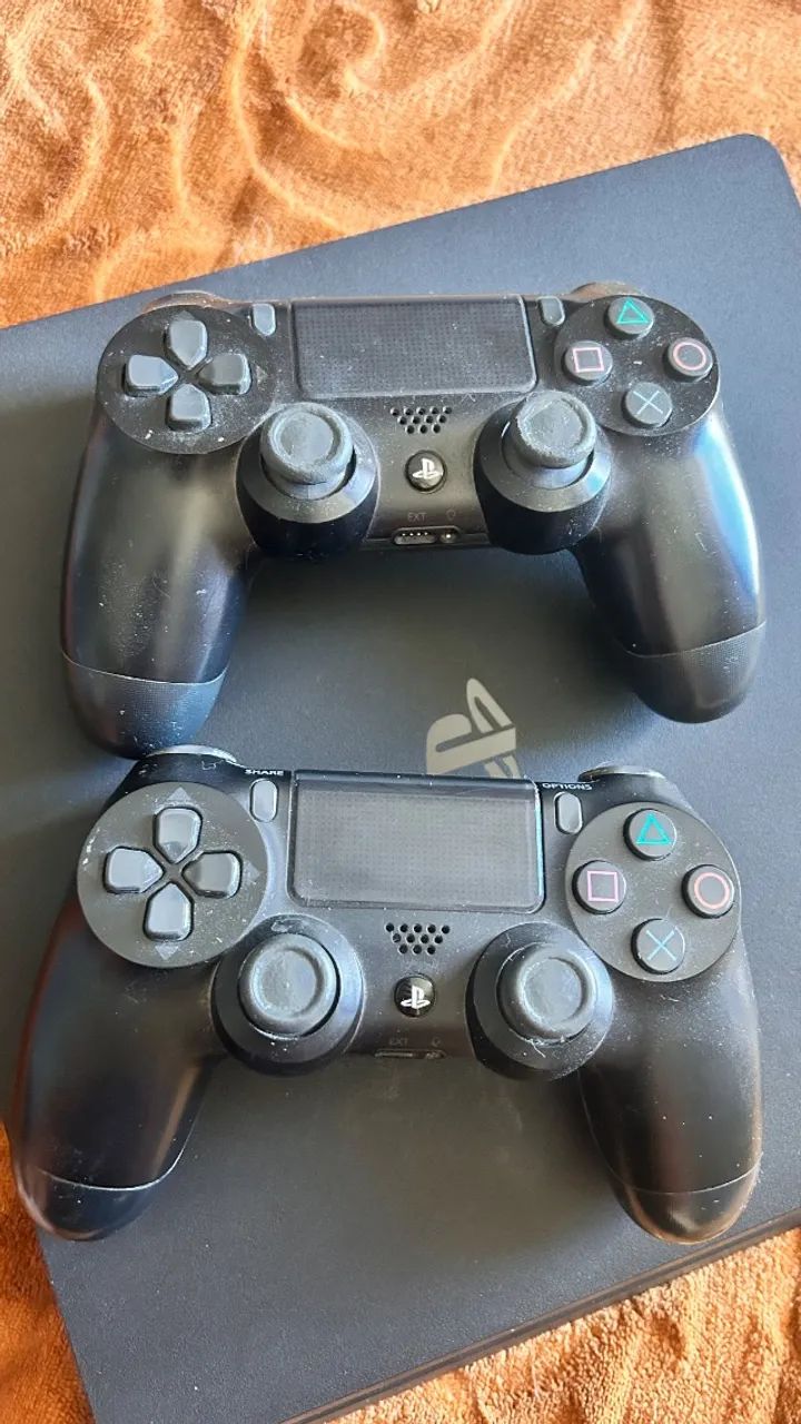 PS4 com dois controles  - Foto 2