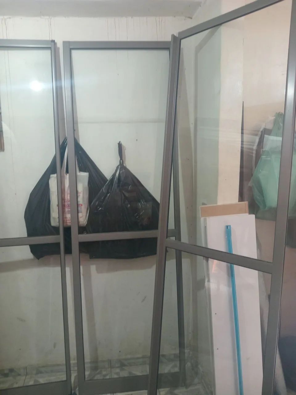 Porta de alumínio e Vidro de 8m  - Foto 2