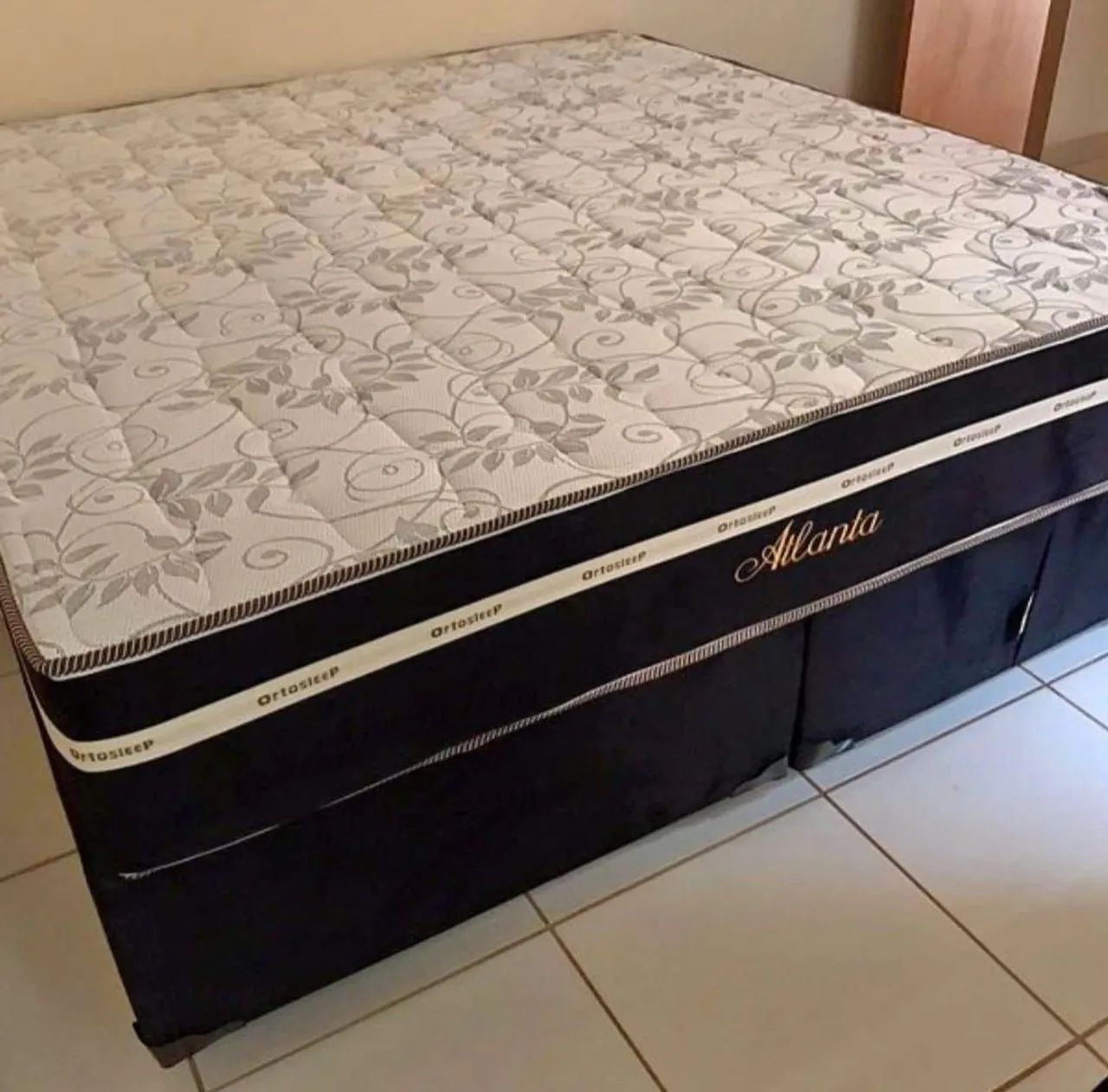 Cama super King com colchão firme e resistente a peso 