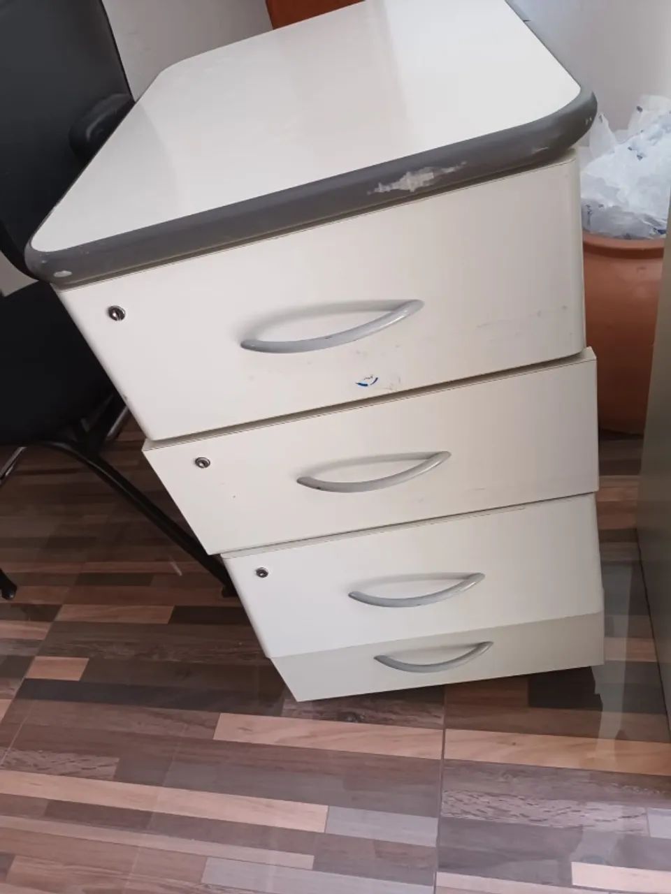 Mesa de escritório e  gaveteiros  - Foto 3