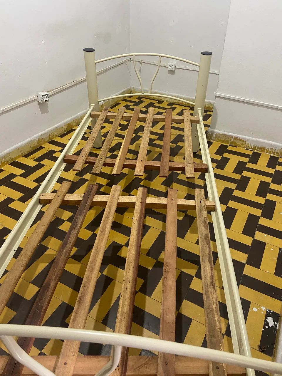 CAMA DE SOLTEIRO 