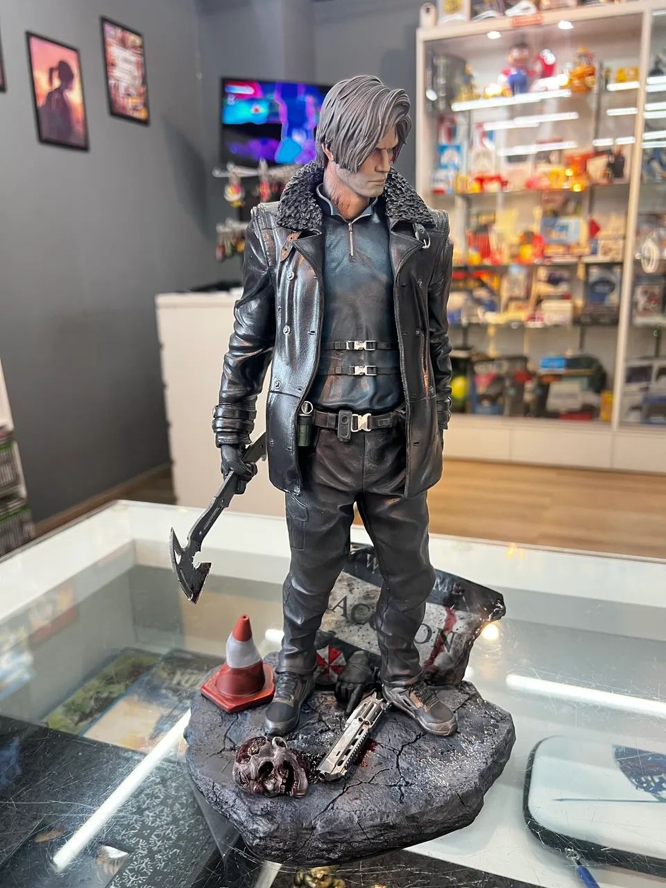 Estátua Leon S. Kennedy Resident Evil - Colecionável - Foto 2