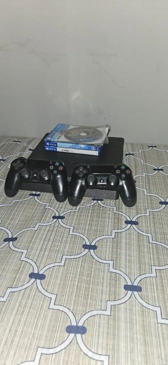 Ps4 slim 1 tb CDs inclusos 2 controles e cabos - Foto 3